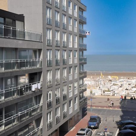 Luxe gerenoveerd appartement in Heist, Zeedijk 166 2deV - Frontaal Zeezicht met Strandcabine - 2 slaapkamers Knokke-Heist Buitenkant foto