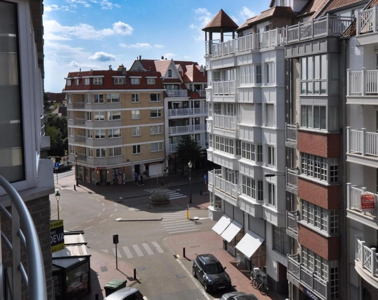 Luxe gerenoveerd appartement in Heist, Zeedijk 166 2deV - Frontaal Zeezicht met Strandcabine - 2 slaapkamers Knokke-Heist Buitenkant foto