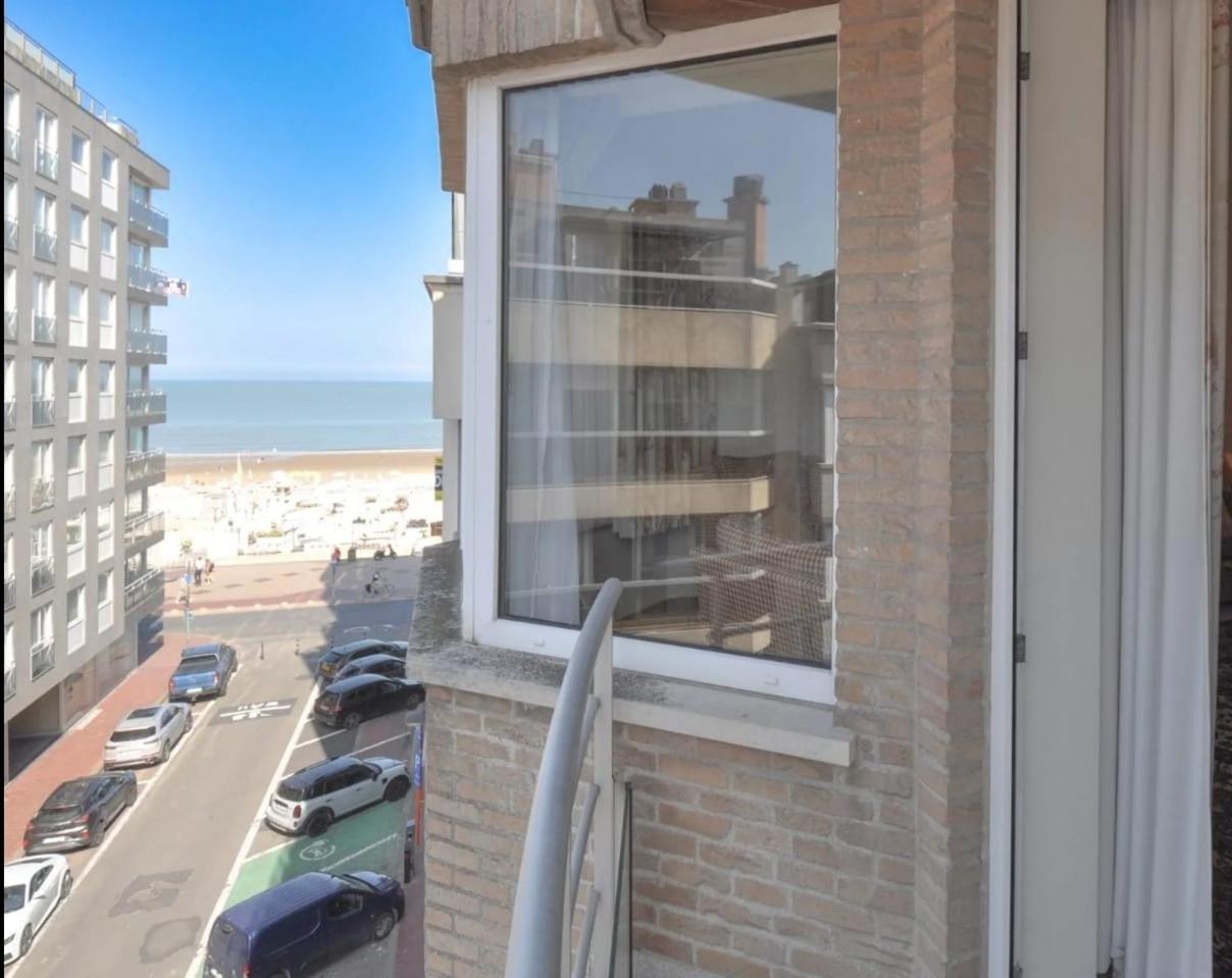 Luxe gerenoveerd appartement in Heist, Zeedijk 166 2deV - Frontaal Zeezicht met Strandcabine - 2 slaapkamers Knokke-Heist Buitenkant foto